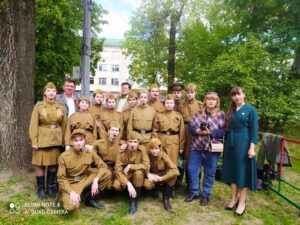 Подробнее о статье К 80–летию Великой Победы, состоялся праздничный концерт в сквере им.А.Громыко, в котором приняли учащиеся и учителя школы🌷🎶