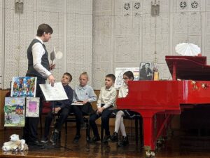 Подробнее о статье ✅16 апреля состоялся Открытый урок в классе Артёма Александровича Матвеенцева «Работа над пьесой».