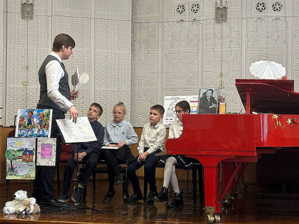 Подробнее о статье ✅16 апреля состоялся Открытый урок в классе Артёма Александровича Матвеенцева «Работа над пьесой».