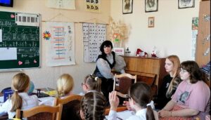 Подробнее о статье ✅Состоялся открытый урок по сольфеджио, в классе Яковлевой Ирины Павловны. «Такие «непростые» интервалы»🎶