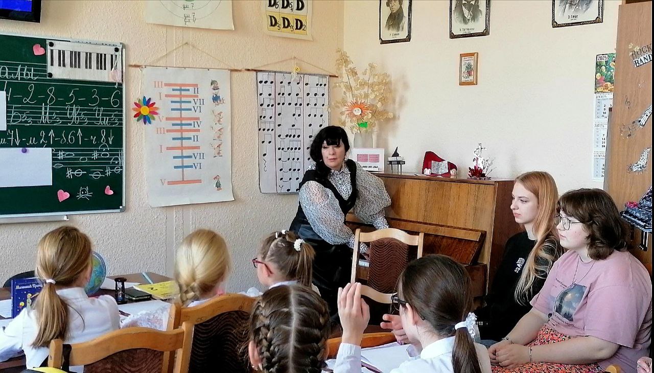 Подробнее о статье ✅Состоялся открытый урок по сольфеджио, в классе Яковлевой Ирины Павловны. «Такие «непростые» интервалы»🎶