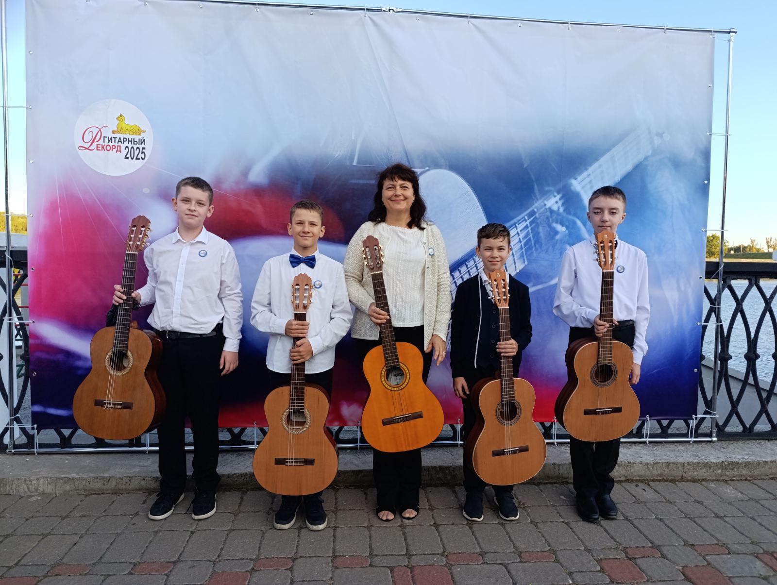 Подробнее о статье ✨На набережной реки Сож прошел фестиваль «Ренессанс гитары», ставший ярким акцентом праздничной программы ко Дню города.🎶