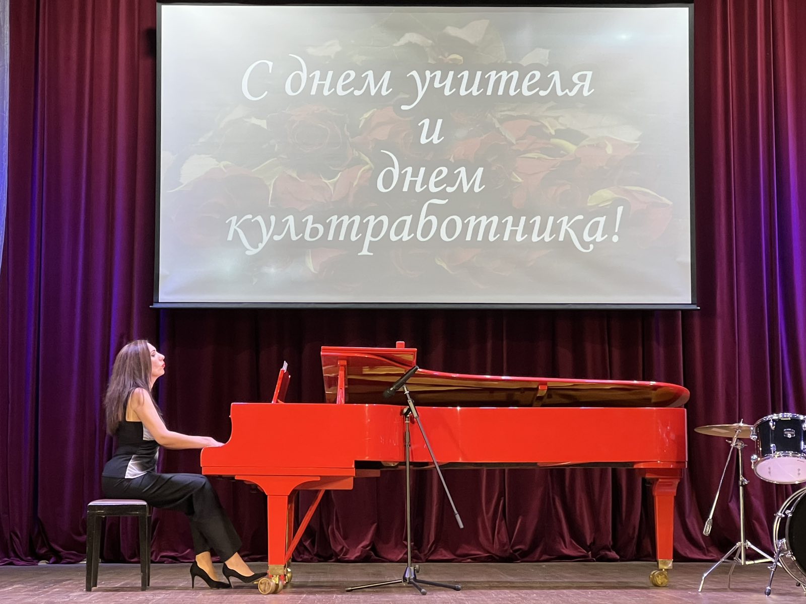 Подробнее о статье Состоялся уникальный концерт «Педагоги – детям», приуроченный к двум замечательным праздникам —Международному дню музыки и Дню учителя💐  Дорогие наши учителя! Вы подарили нам не просто концерт, а море незабываемых эмоций.🎶👏🏻